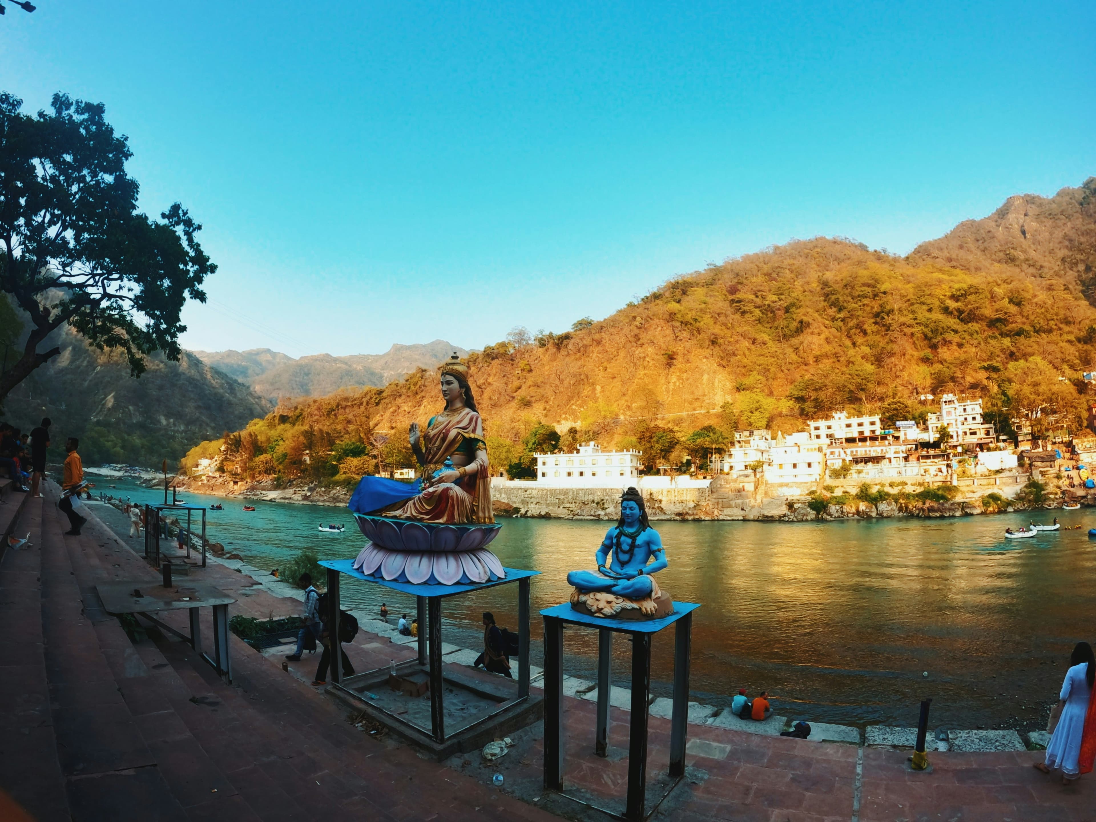 River surrounded by green mountains