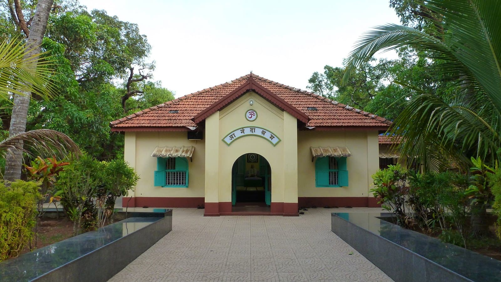 The main bhajan hall at Anandashram