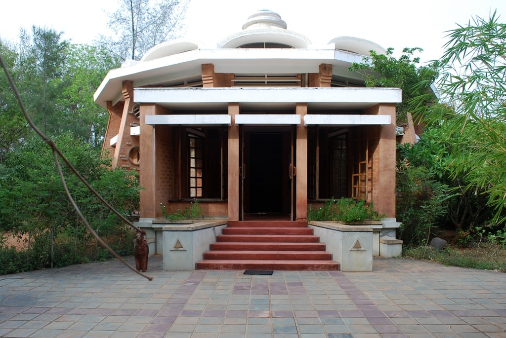 A building at Vérité in Auroville (2006)