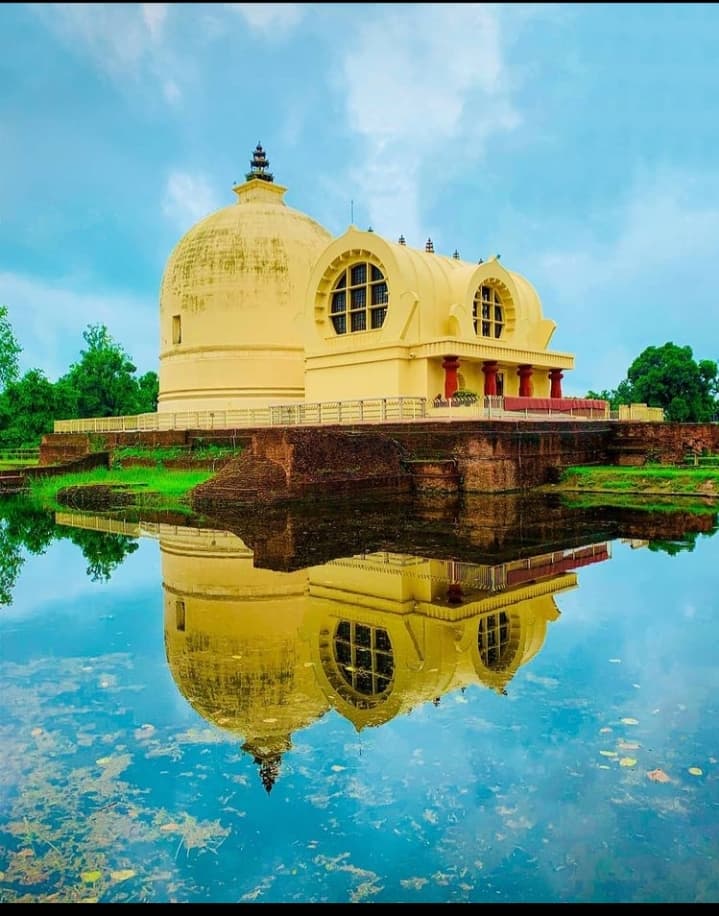 Mahaparinirvana Temple and stupa in Kushinagar, about 5 km from the centre