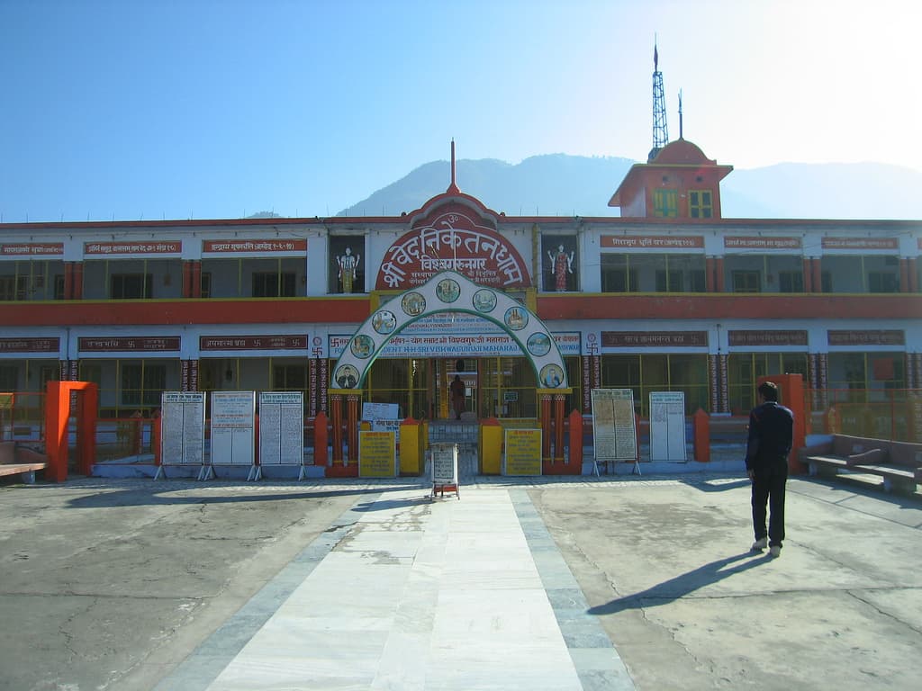 Entrance and main building of Ved Niketan Dham